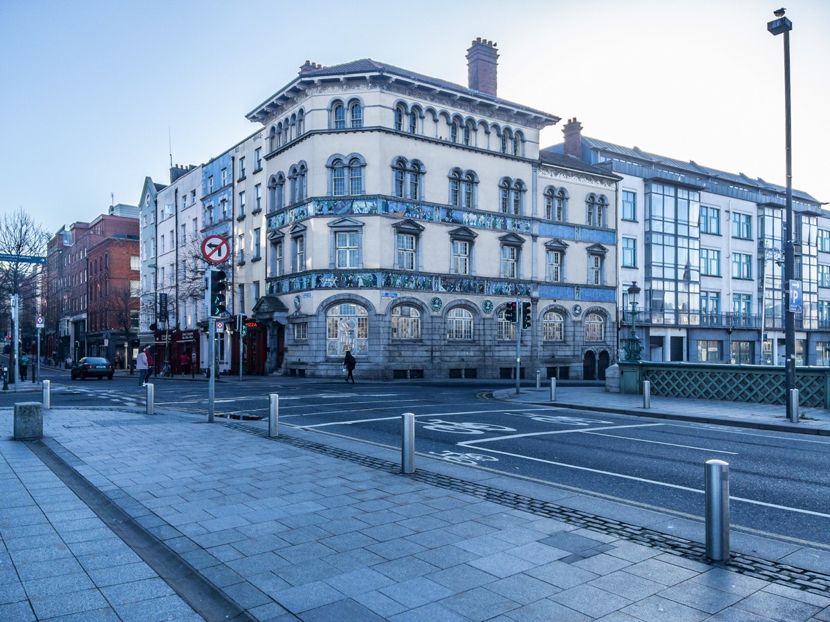 GRATTAN BRIDGE ACROSS THE RIVER LIFFEY 004