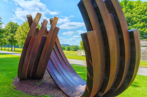 CORTEN STEEL SCULPTURE BY BERNAR VENET 004