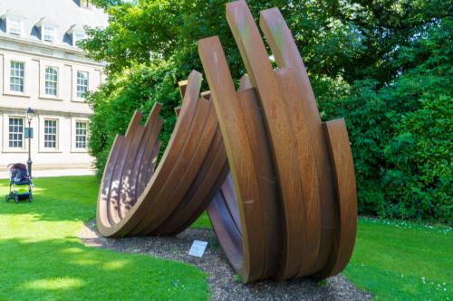 CORTEN STEEL SCULPTURE BY BERNAR VENET 009