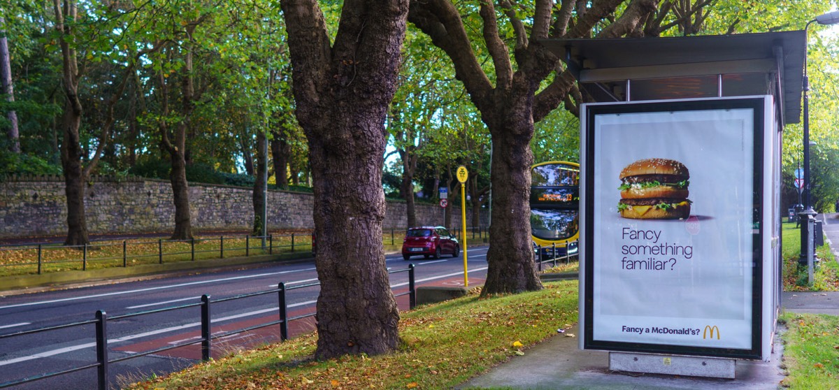 BUS STOP NO 18 HAS A REALLY ANNOYING LAYOUT  008