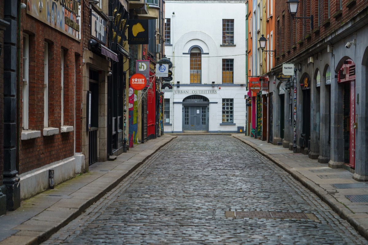 TEMPLE BAR ON EASTER MONDAY 007