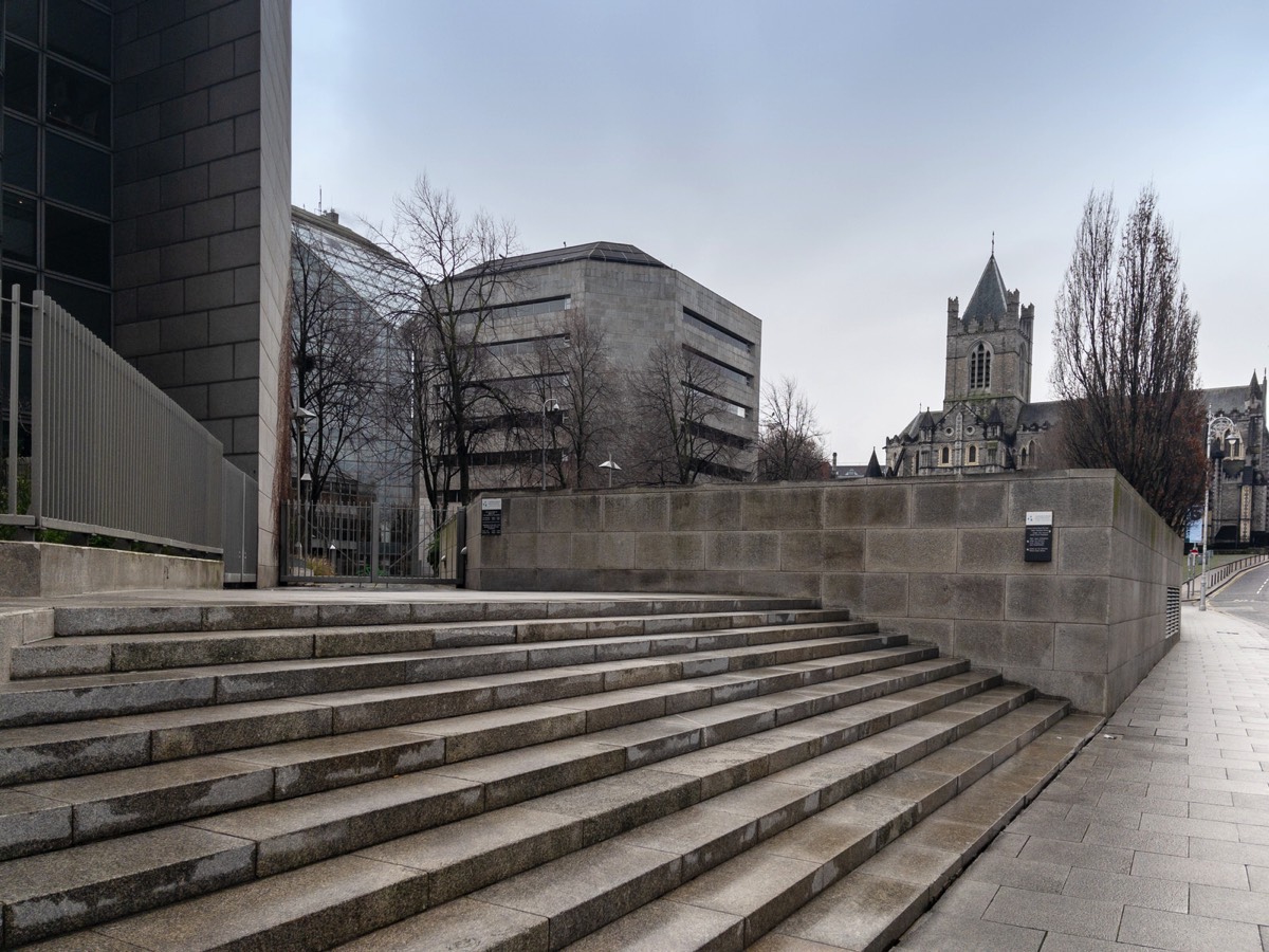 VIEWS OF CHRIST CHURCH CATHEDRAL IN DUBLIN  WOMEN