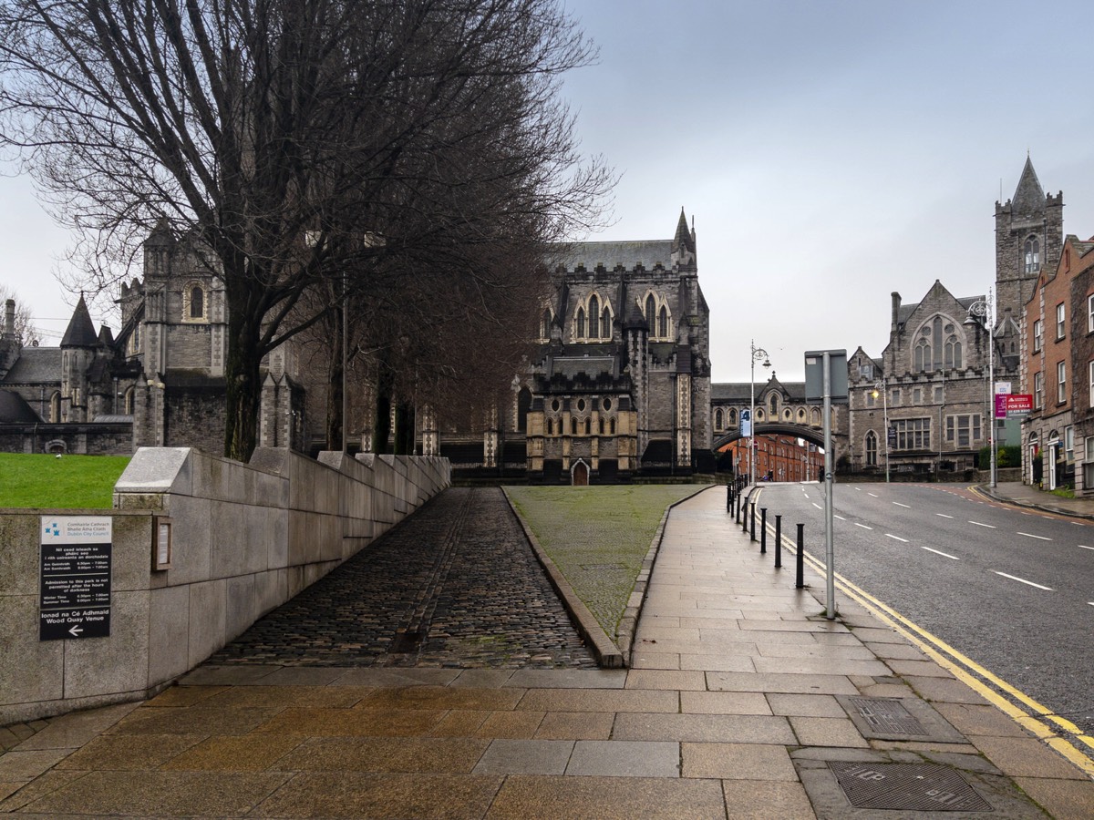 VIEWS OF CHRIST CHURCH CATHEDRAL IN DUBLIN  WOMEN