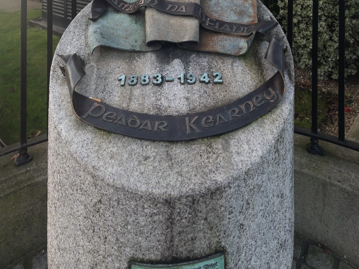 MEMORIAL ON DORSET STREET - PEADAR KEARNEY 001