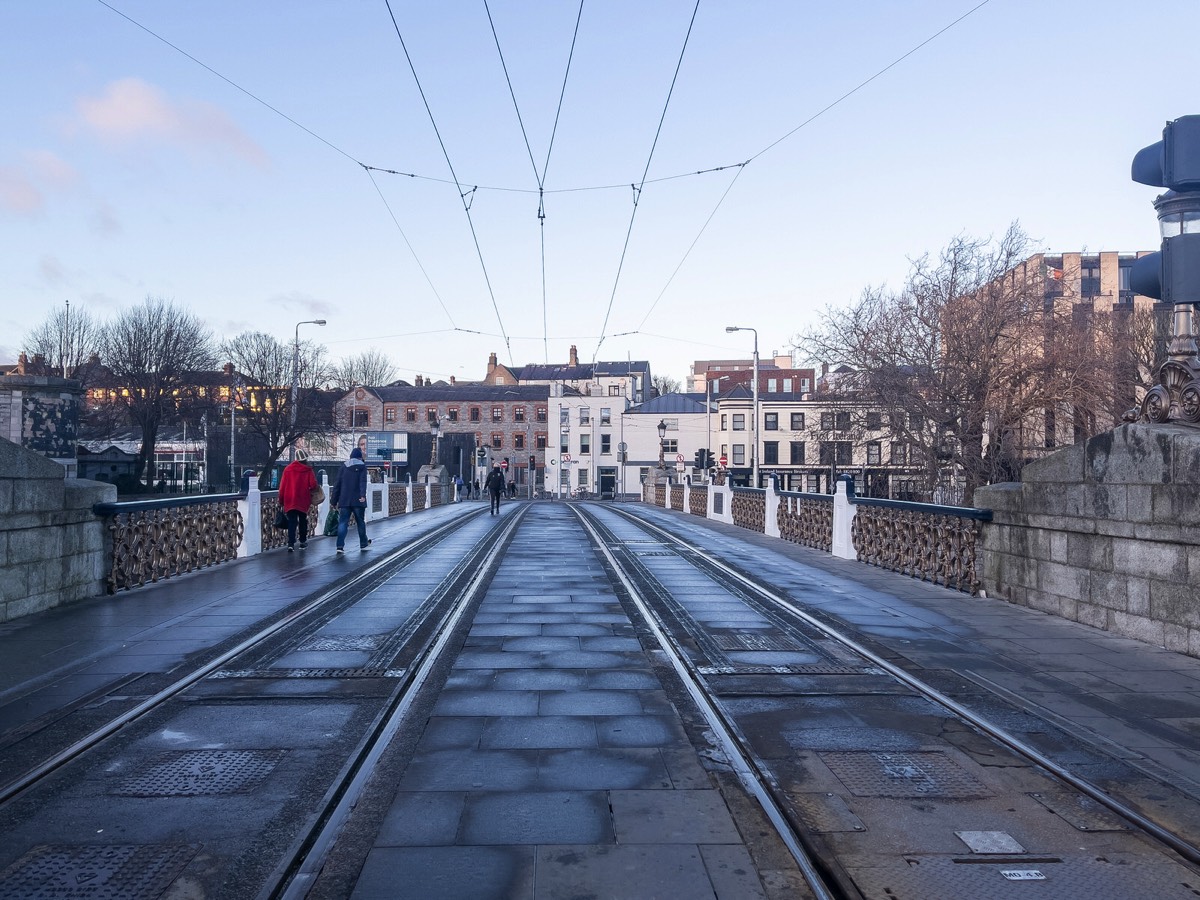 SEAN HEUSTON BRIDGE - PEDESTRIANS AND TRAMS ONLY 004