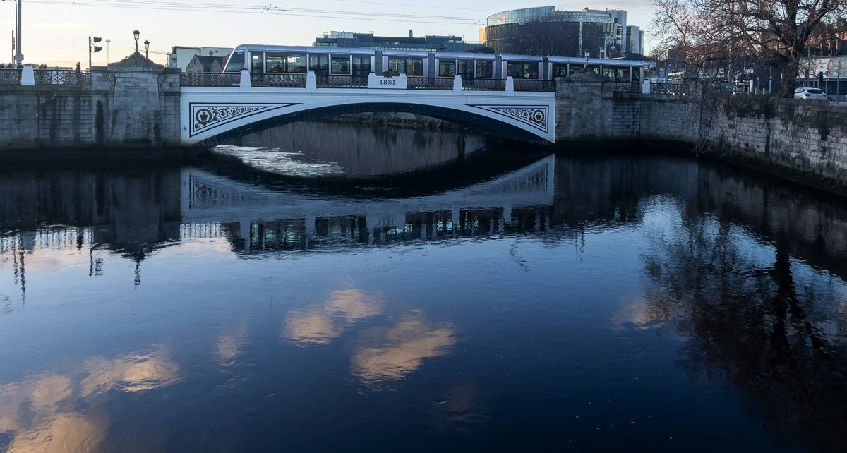 SEAN HEUSTON BRIDGE - PEDESTRIANS AND TRAMS ONLY 010