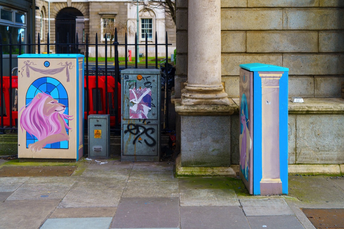 EXAMPLES OF PAINT-A-BOX STREET ART 016