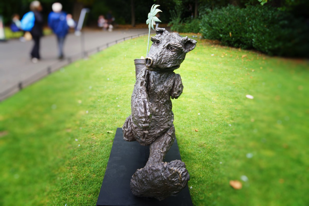 THE GARDENER - ANOTHER ONE OF MY FAVOURITE BRONZE BEARS 001