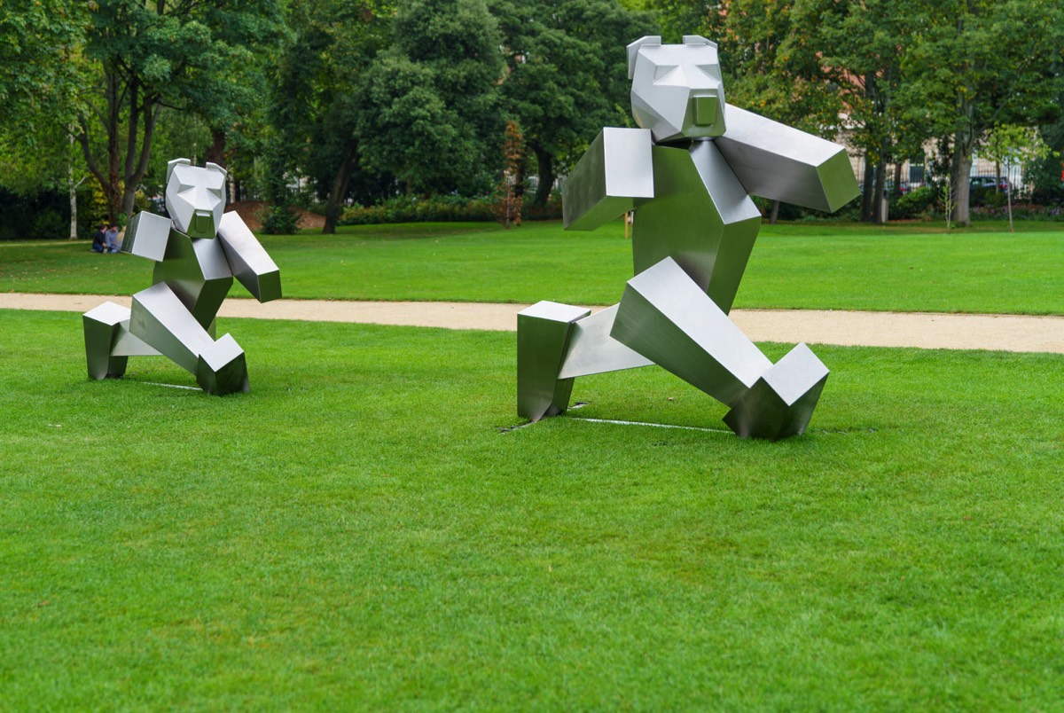 THE THREE BEARS VISIT MERRION SQUARE PARK  001