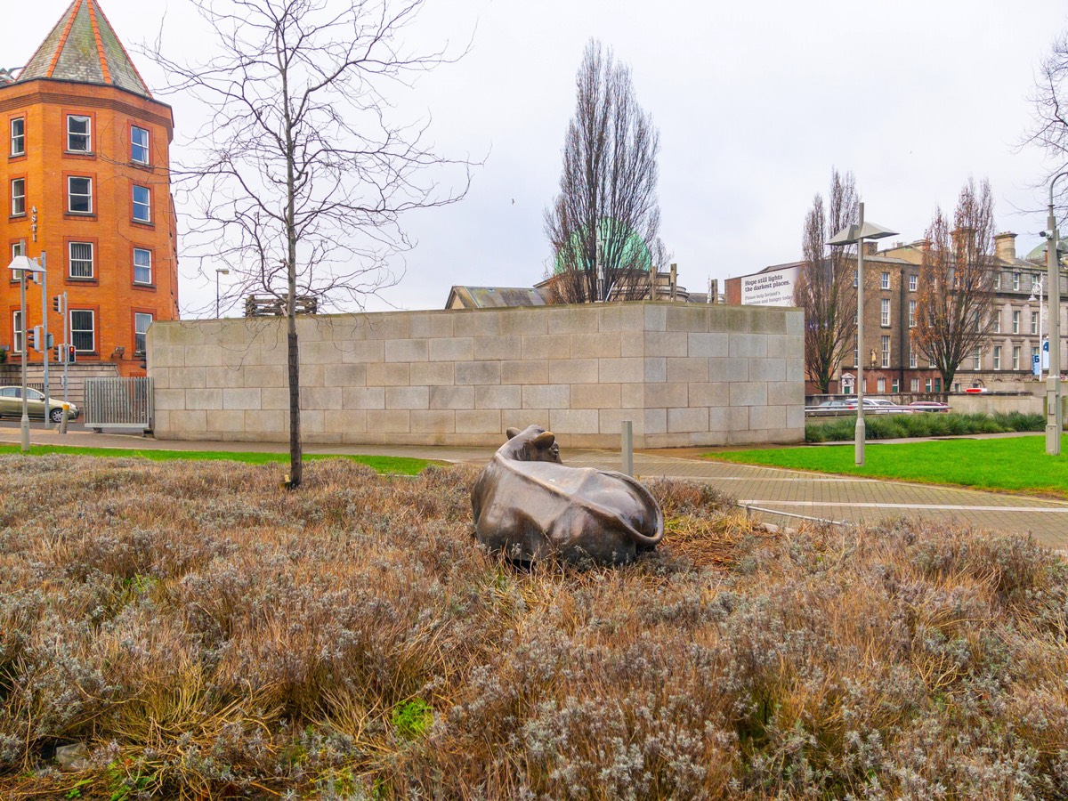 BRONZE COW BY JACKIE McKENNA MOVED FROM WOLFE TONE PARK TO WOOD QUAY  002