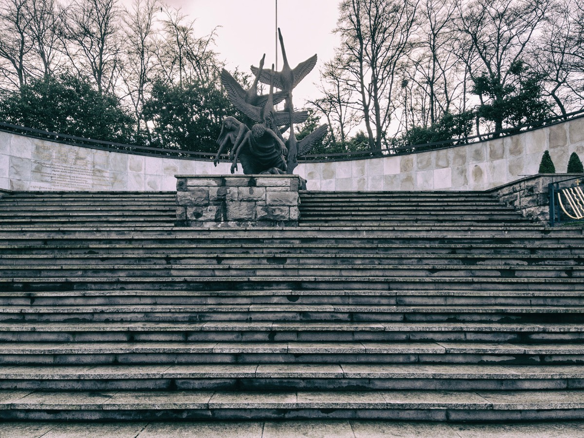 THE CHILDREN OF LIR AT THE GARDEN OF REMEMBRANCE   001