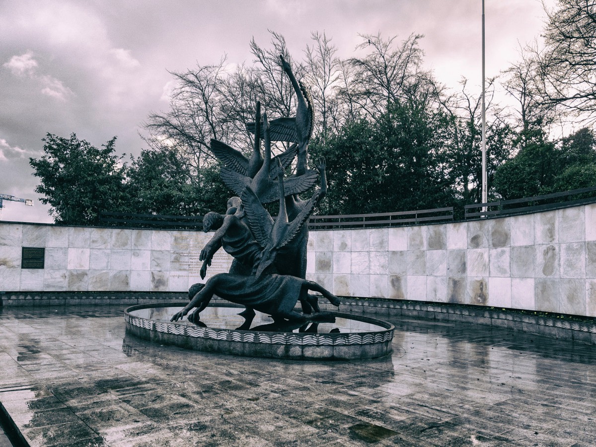 THE CHILDREN OF LIR AT THE GARDEN OF REMEMBRANCE   003