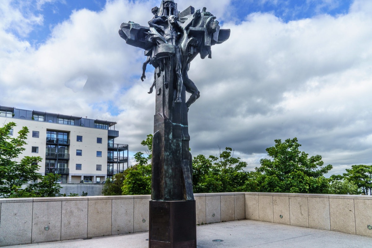 CHRIST THE KING IS A TRIPLE CROSS SCULPTURE BY ANDREW O’CONNOR 001