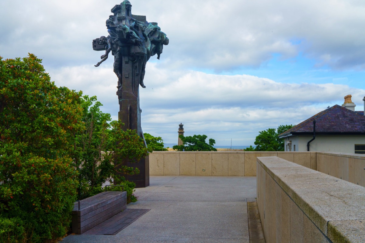 CHRIST THE KING IS A TRIPLE CROSS SCULPTURE BY ANDREW O’CONNOR 003