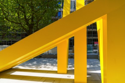  A YELLOW METAL THING BY MICHAEL BULFIN - YELLOW STEEL GEOMETRIC REFLECTIONS  