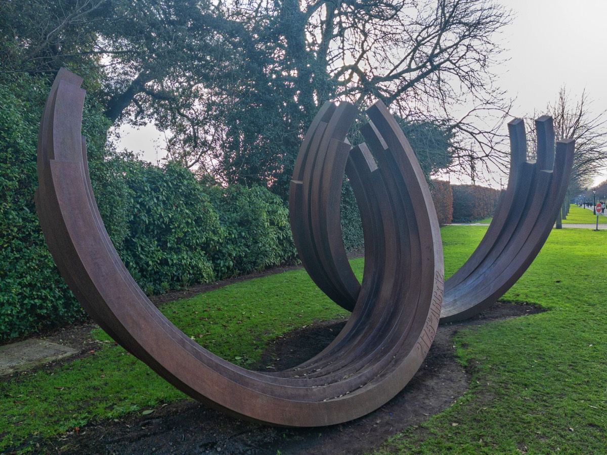 DO YOU LIKE CORTEN STEEL -  217.5º ARC x 12 BY BERNAR VENET 003