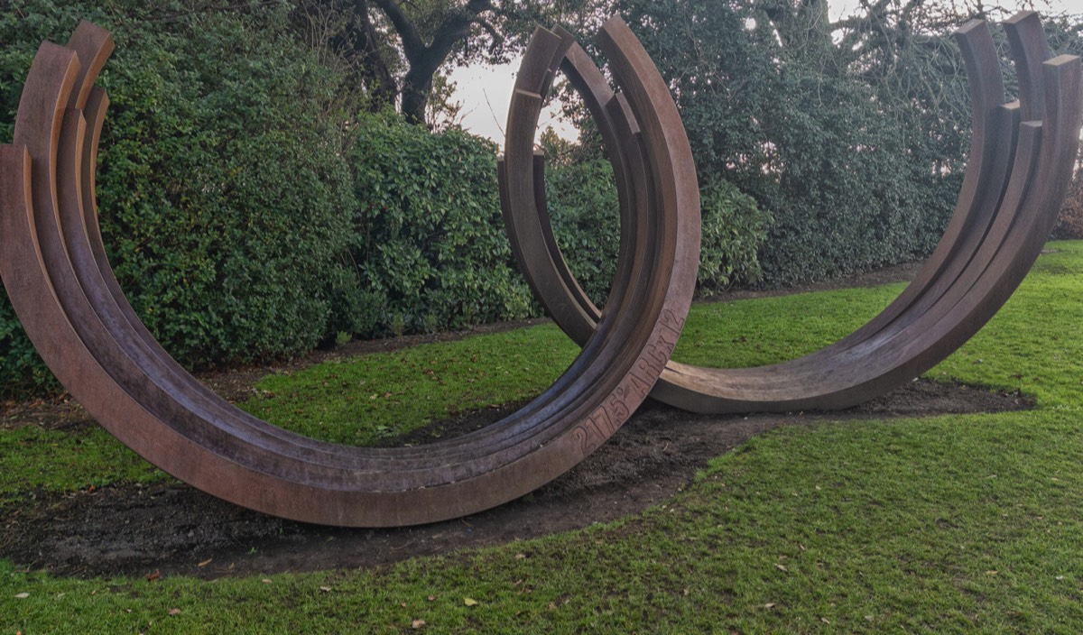 DO YOU LIKE CORTEN STEEL -  217.5º ARC x 12 BY BERNAR VENET 004