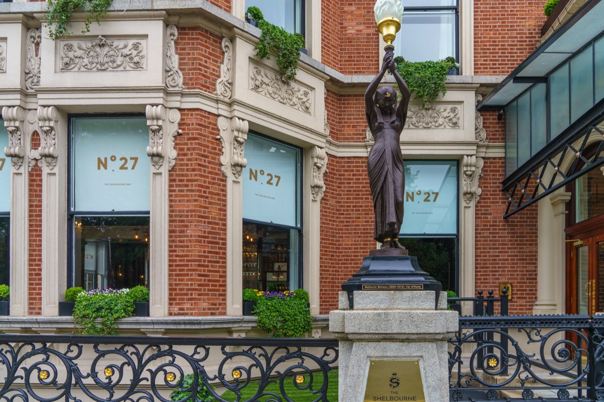 THE STATUES ARE BACK OUTSIDE  THE SHELBOURNE  004