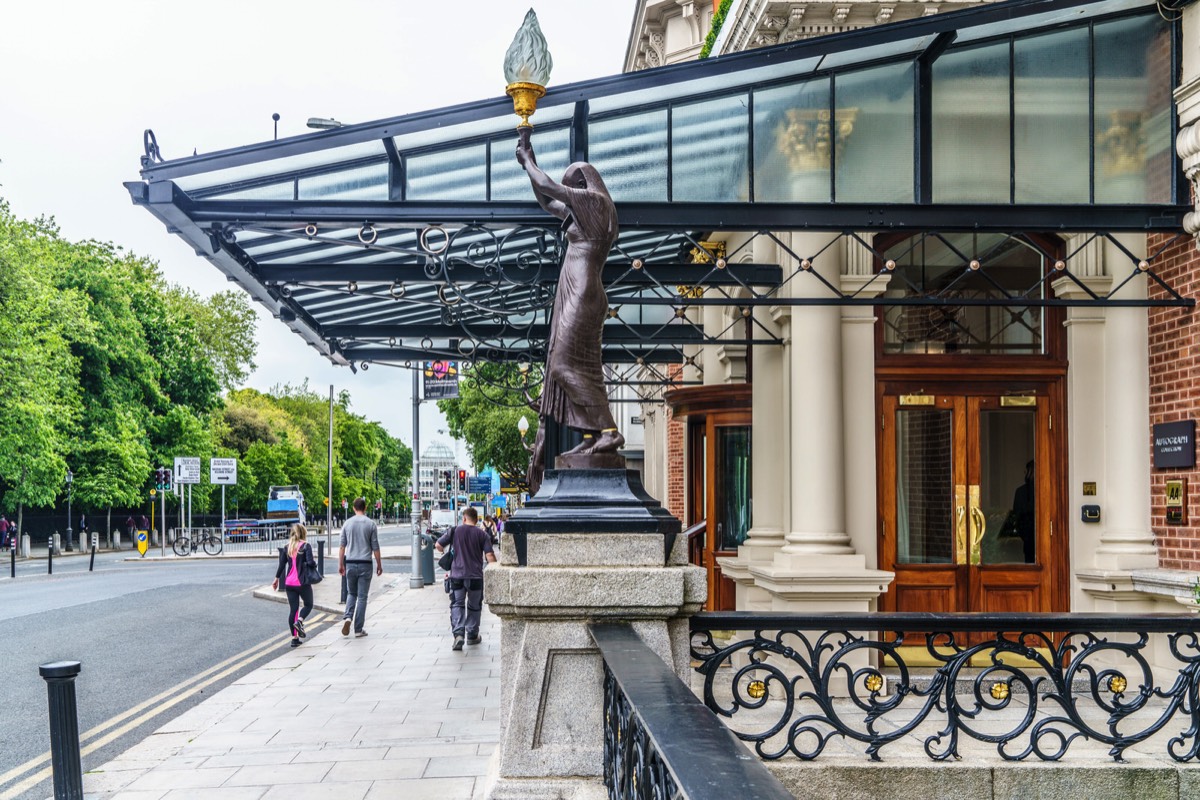 THE STATUES ARE BACK OUTSIDE  THE SHELBOURNE  007