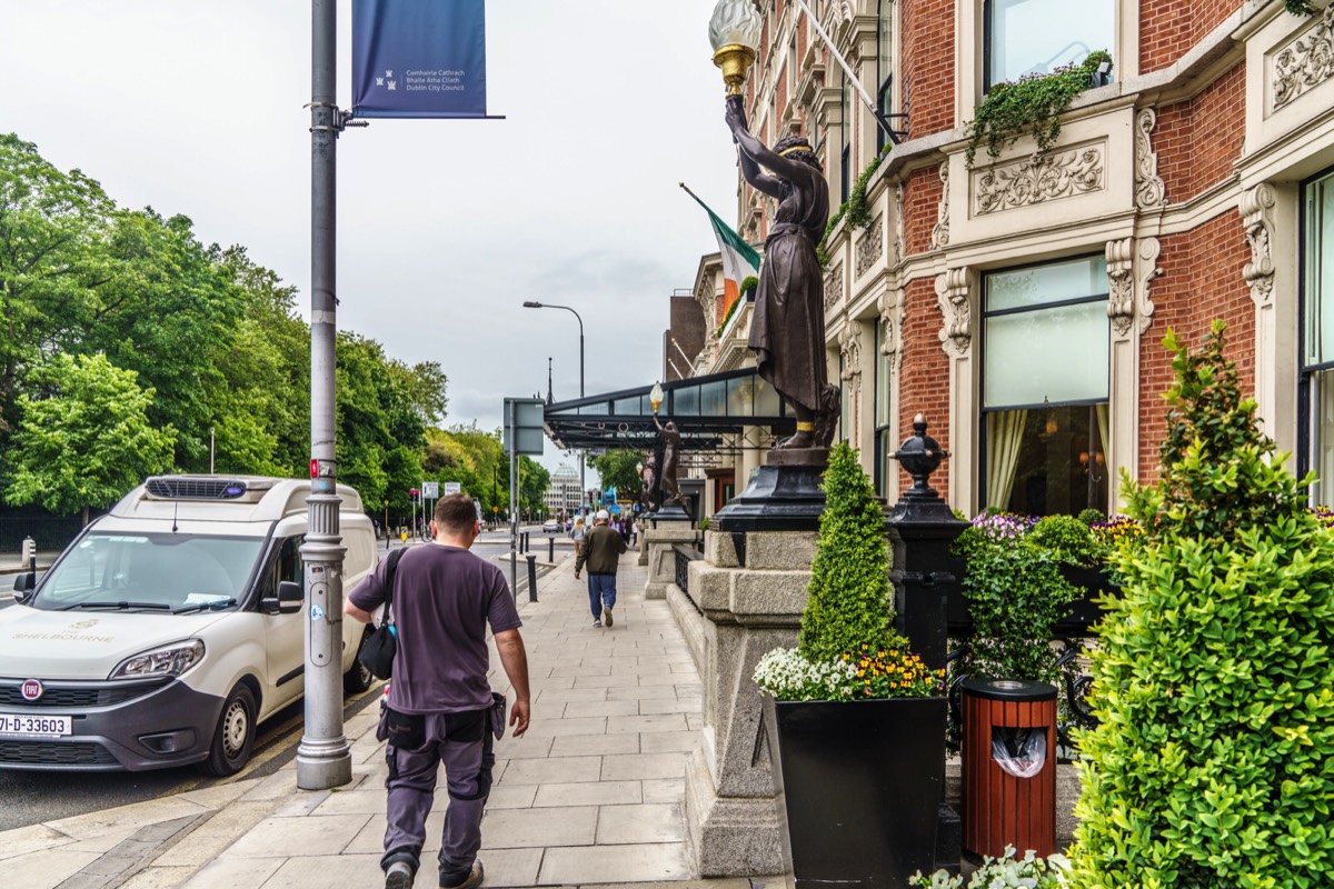 THE STATUES ARE BACK OUTSIDE  THE SHELBOURNE  008