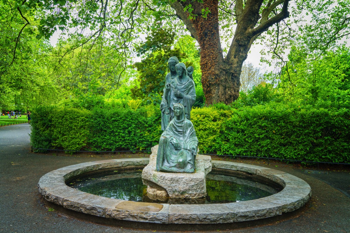 THE THREE FATES MEMORIAL FOUNTAIN - THIS WAS A GIFT FROM THE GERMAN FEDRAL REPUBLIC  001