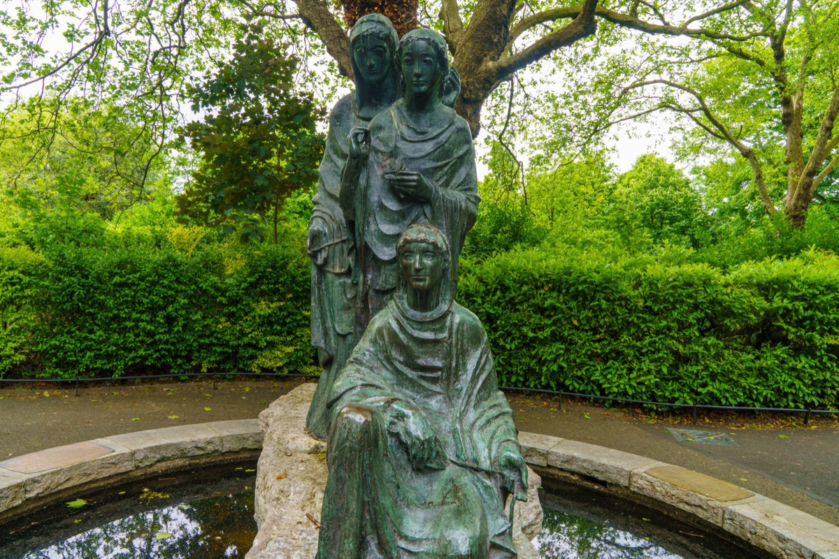 THE THREE FATES MEMORIAL FOUNTAIN - THIS WAS A GIFT FROM THE GERMAN FEDRAL REPUBLIC  003