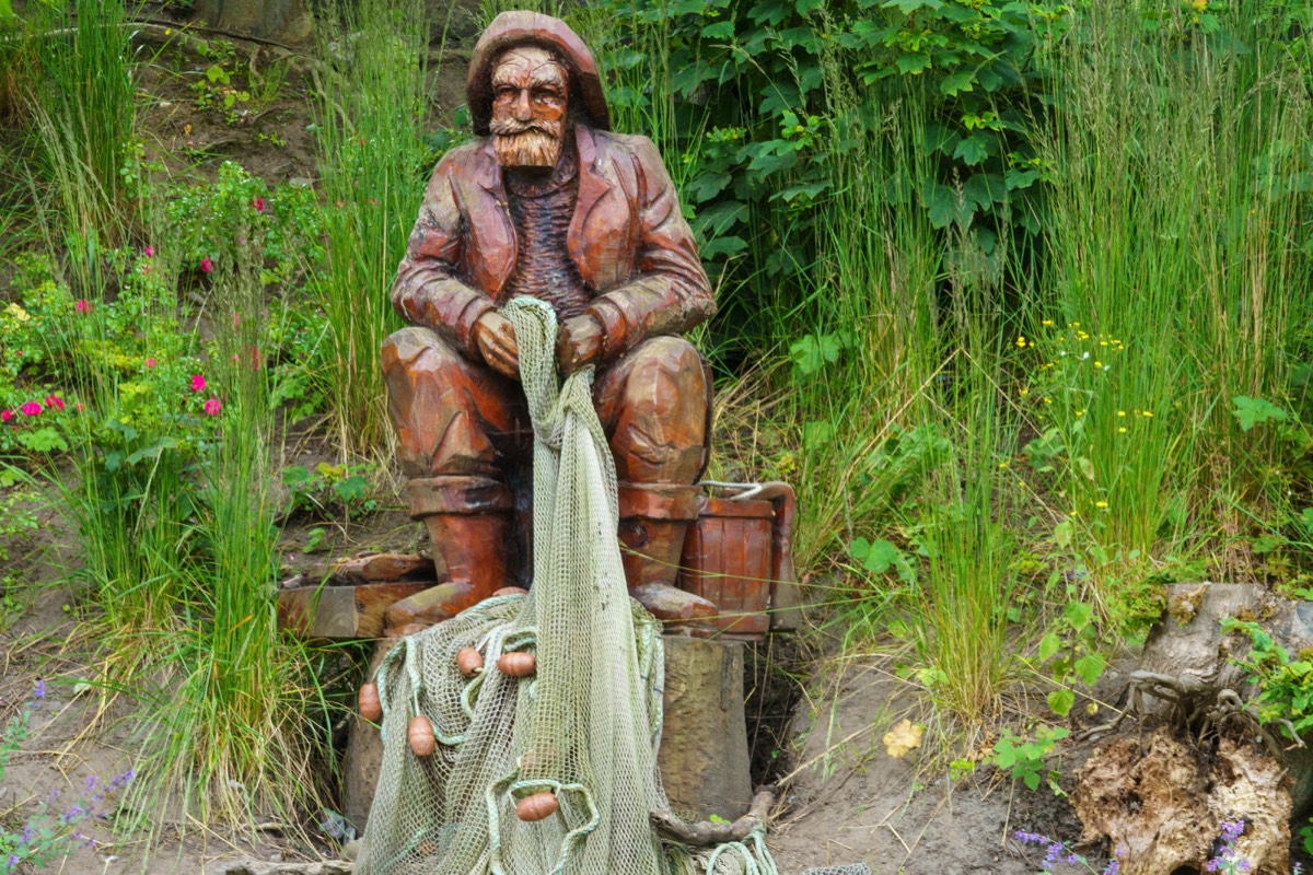 WOOD SCULPTURES IN HOWTH BY RICHIE CLARKE 001