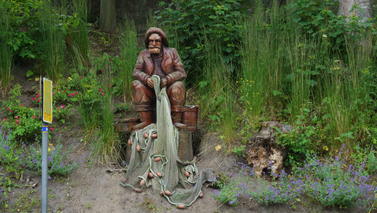 WOOD SCULPTURES IN HOWTH BY RICHIE CLARKE 002