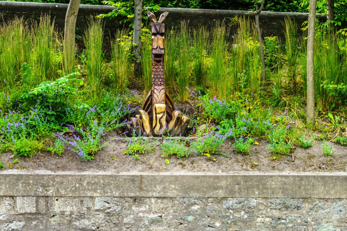 WOOD SCULPTURES IN HOWTH BY RICHIE CLARKE 003