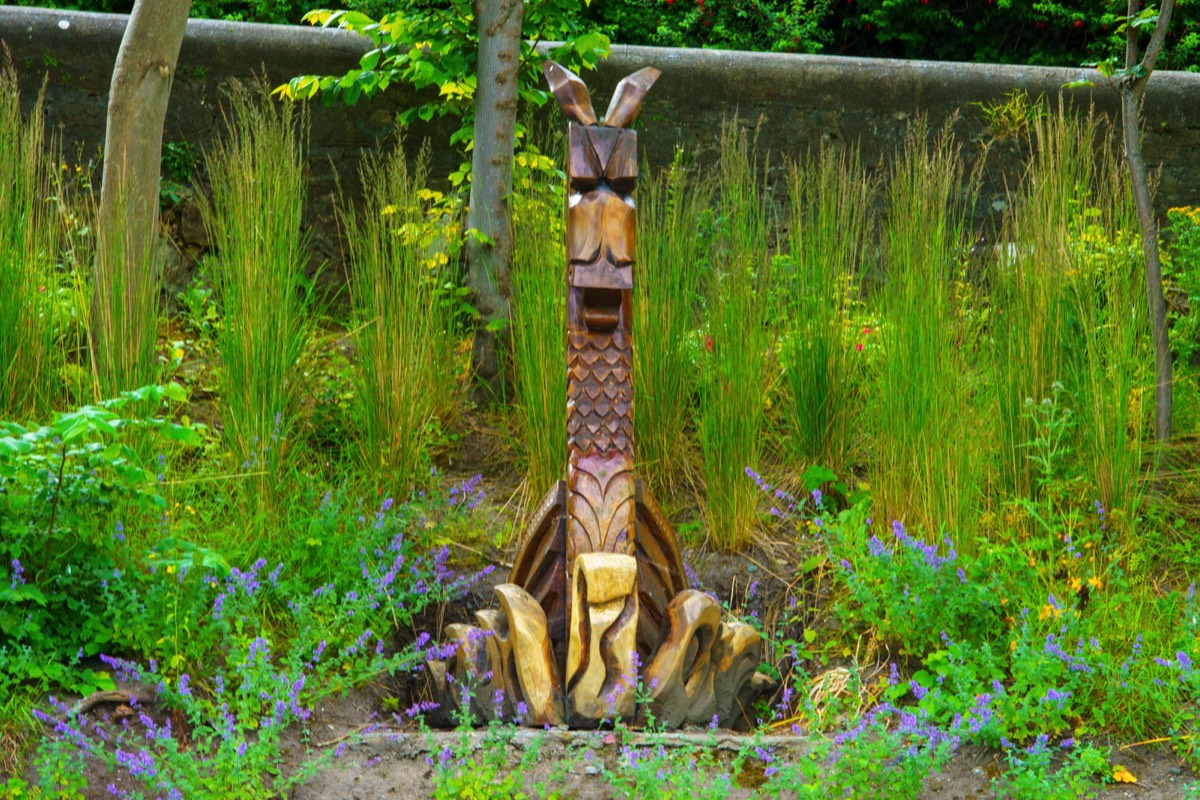 WOOD SCULPTURES IN HOWTH BY RICHIE CLARKE 004