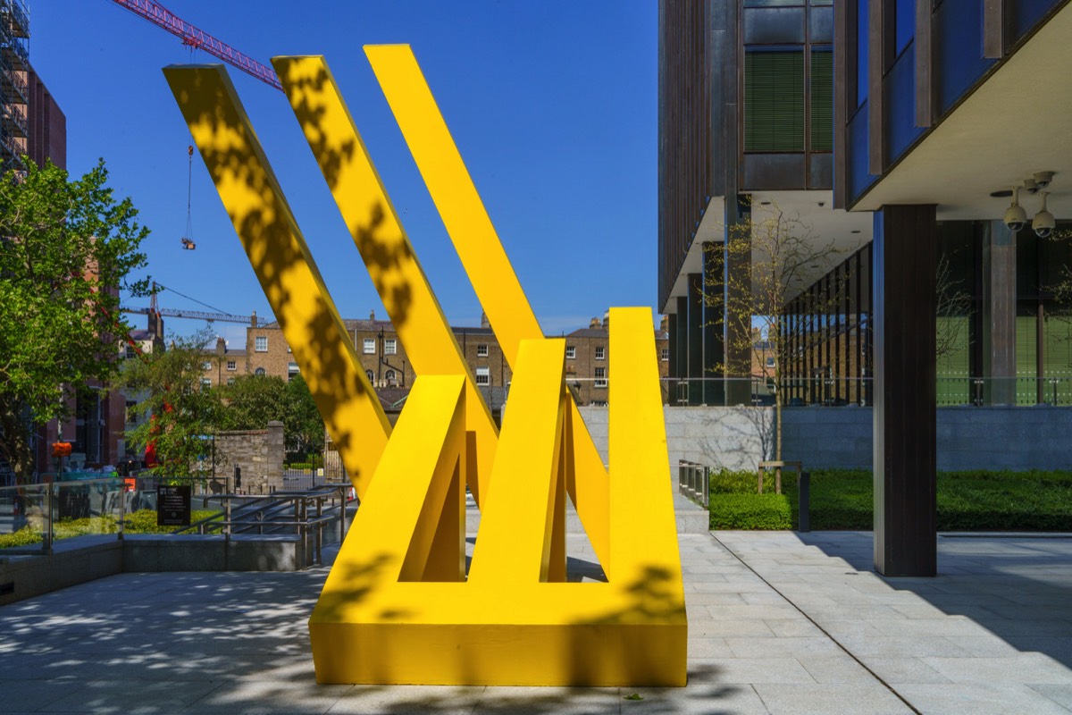 A YELLOW METAL THING BY MICHAEL BULFIN - YELLOW STEEL GEOMETRIC REFLECTIONS  002