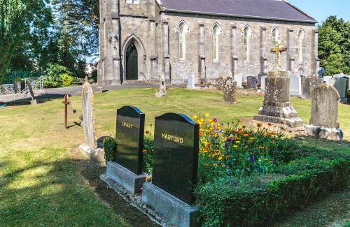 ST MARY'S CHURCH OF IRELAND GRAVEYARD -  KERBING PROHIBITED  022