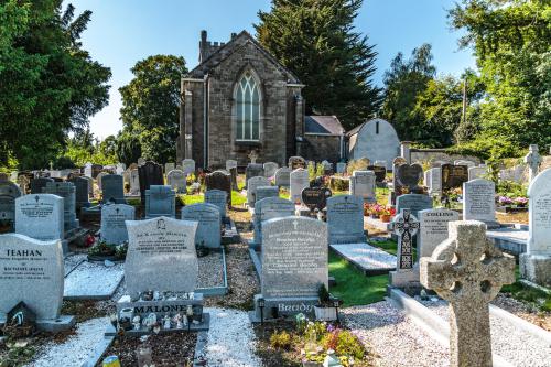 ST MARY'S CHURCH OF IRELAND GRAVEYARD -  KERBING PROHIBITED  008