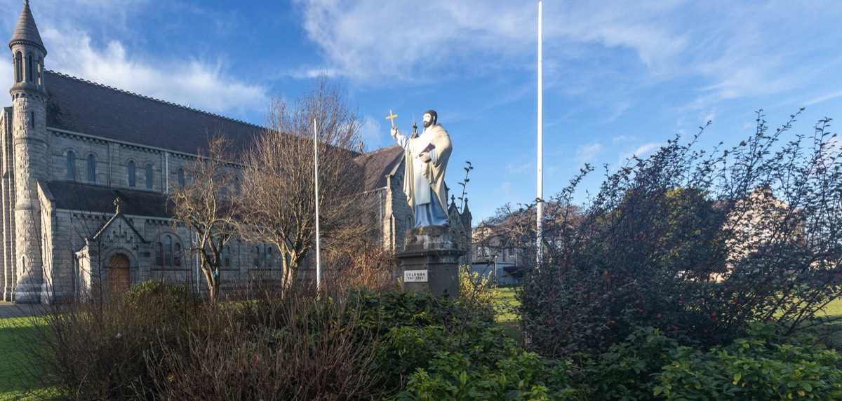 STATUE OF ST COLUMBA  AT CHURCH ON IONA ROAD 005