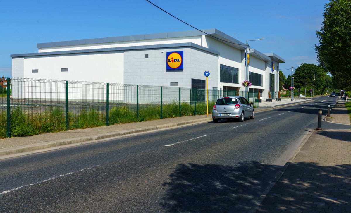 I VISITED CLONSILLA  AND PHOTOGRAPHED AN OLD CHURCH AND LIDL  002