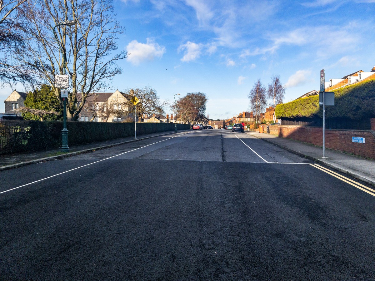 CRAWFORD AVENUE IS A VERY WIDE STREET 001