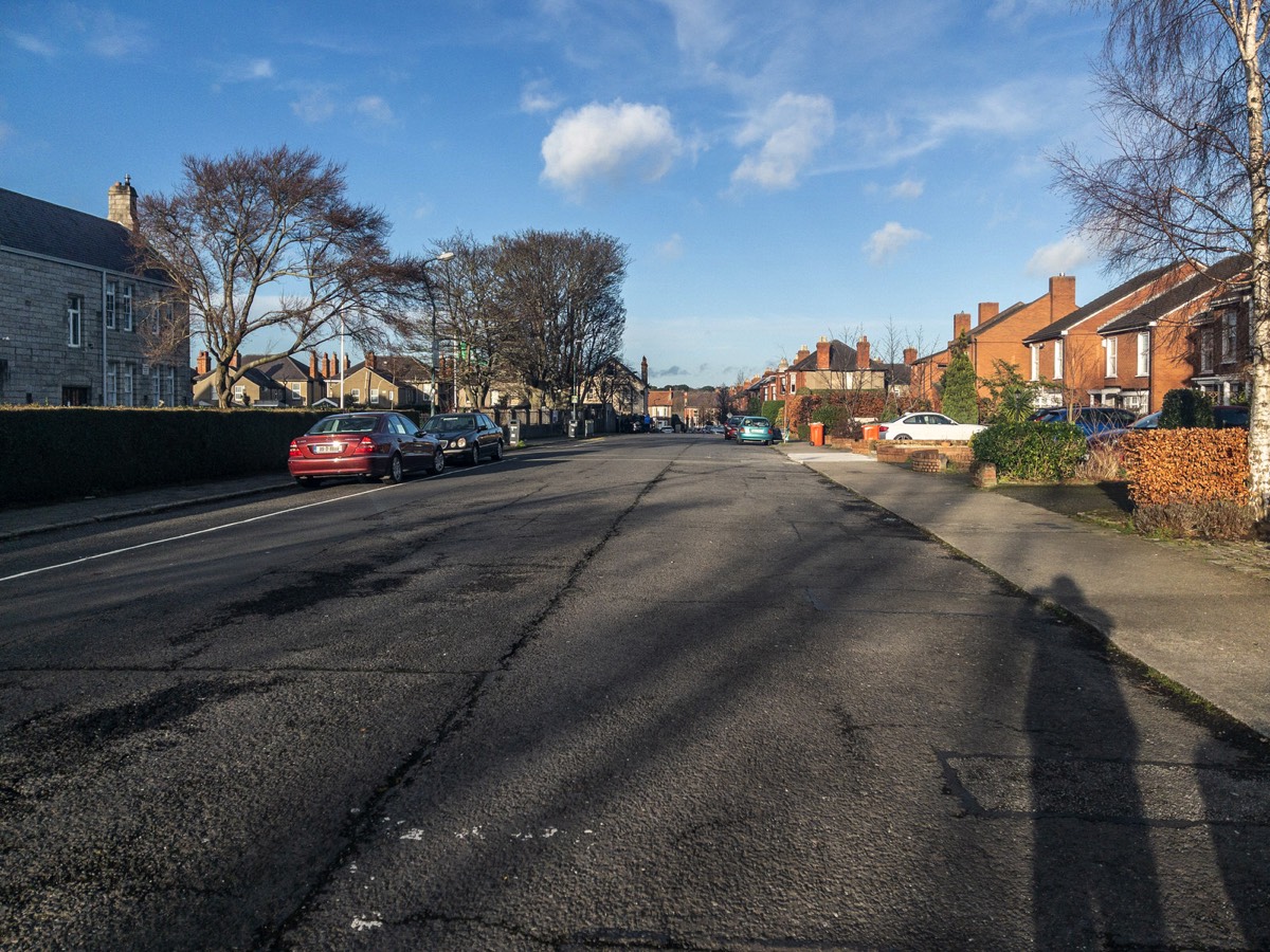 CRAWFORD AVENUE IS A VERY WIDE STREET 002