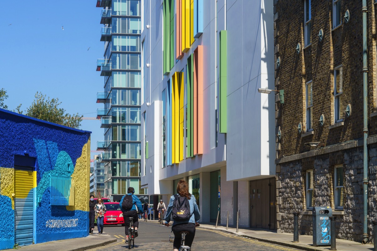 COLOURFUL STREET ART AT GRAND CANAL QUAY 002