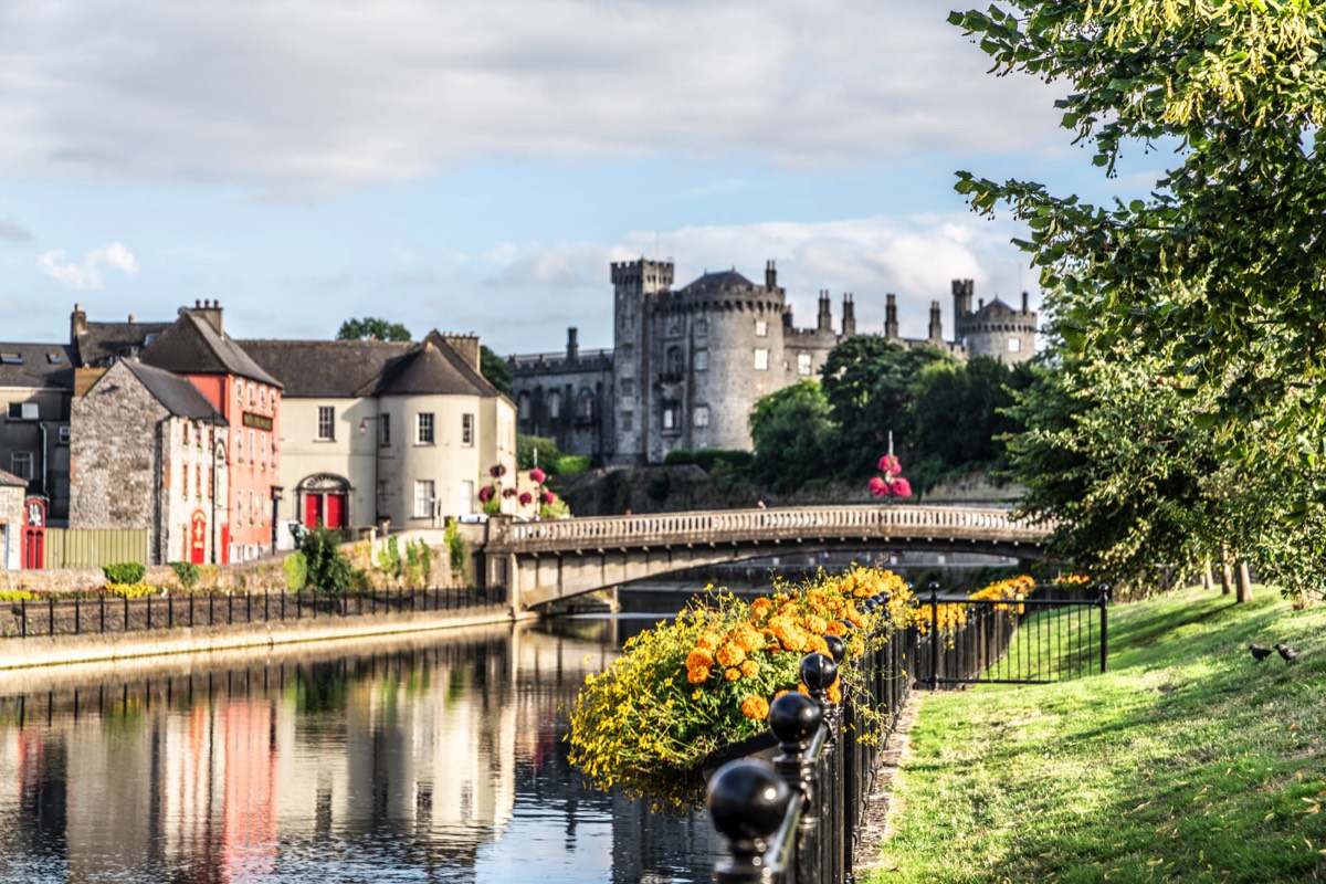 THE CASTLE AND THE RIVER 004