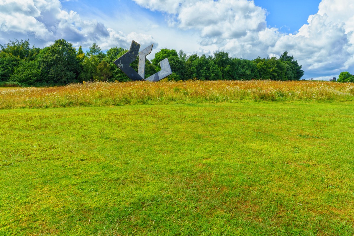 VOID ANCHORED - A STEEL SCULPTURE 001