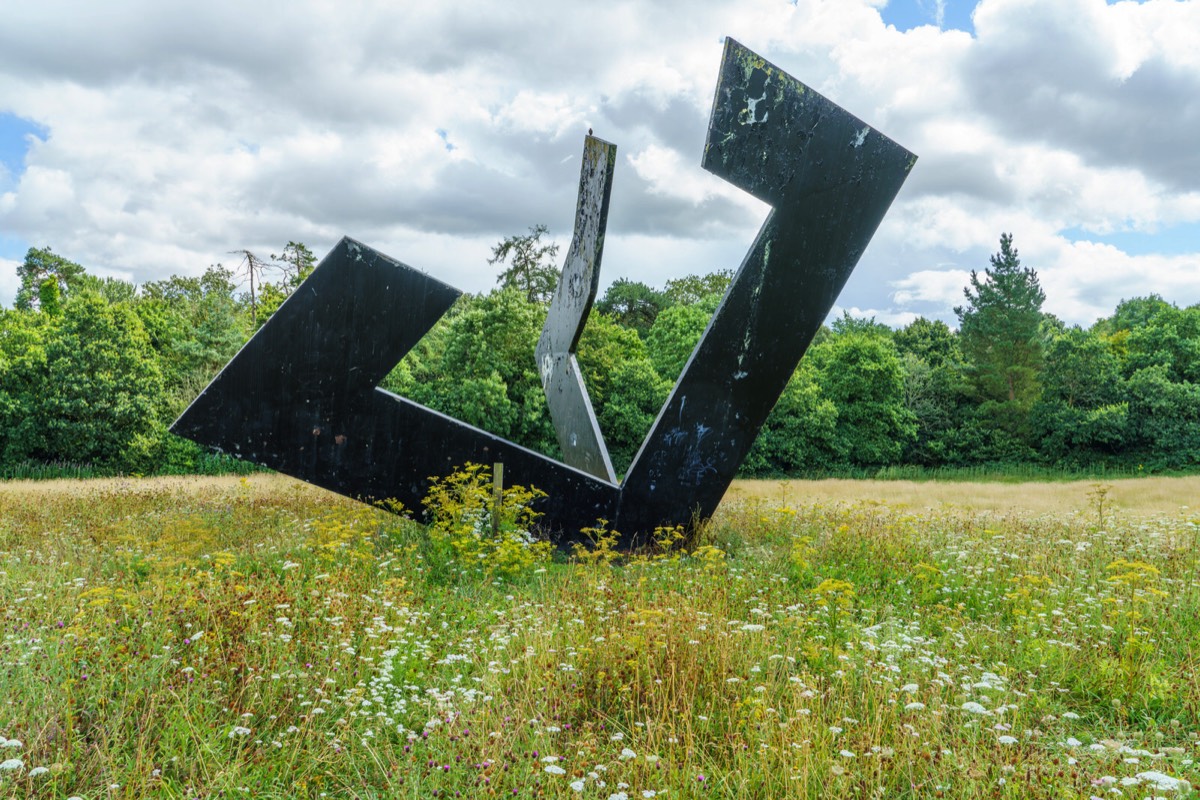 VOID ANCHORED - A STEEL SCULPTURE 005