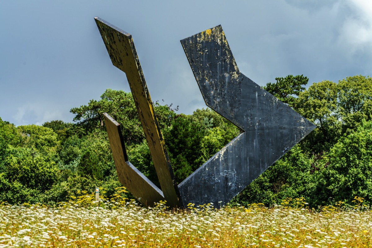 VOID ANCHORED - A STEEL SCULPTURE 007