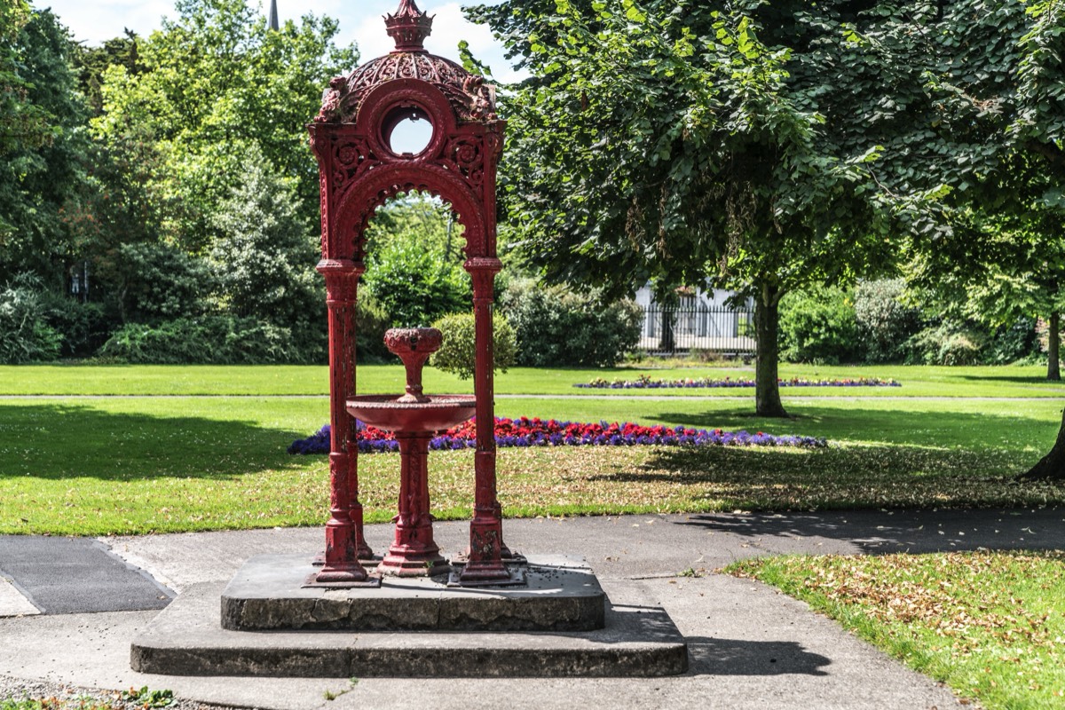 DRINKING FOUNTAIN IN CLARE STREET PARK LIMERICK  001