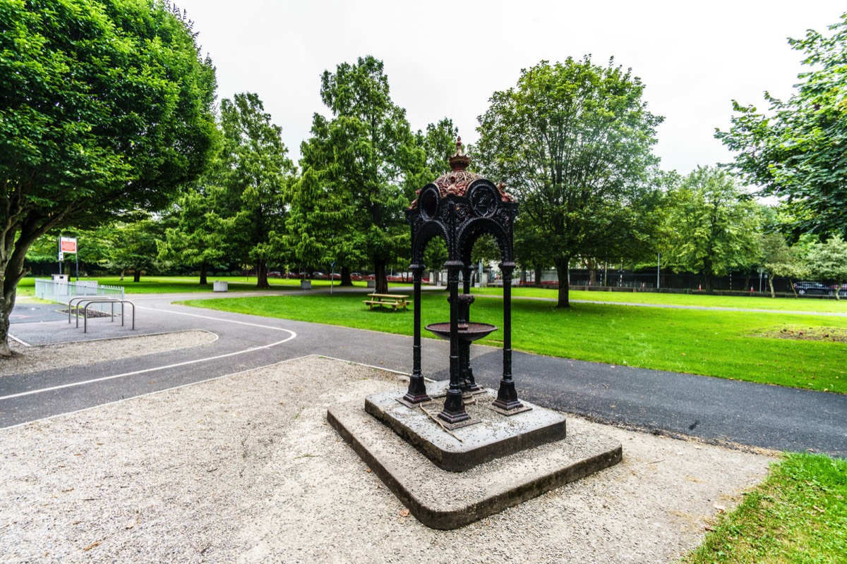 DRINKING FOUNTAIN CLARE STREET PARK LIMERICK 001