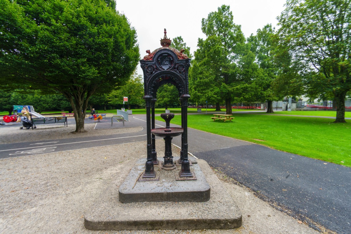 DRINKING FOUNTAIN CLARE STREET PARK LIMERICK 003