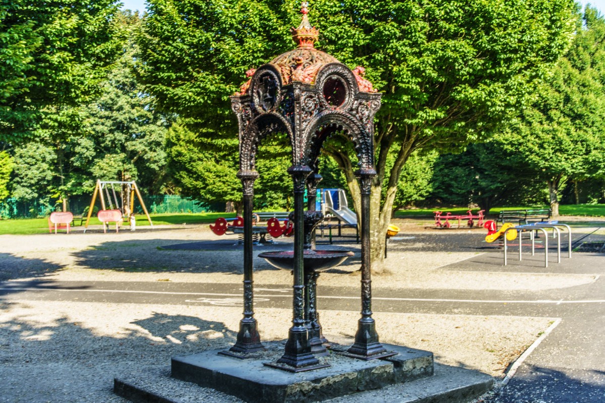 DRINKING FOUNTAIN CLARE STREET PARK LIMERICK 004