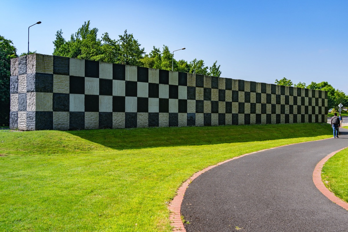 SEAN SCULLY WALL AND FLAGPOLES 009