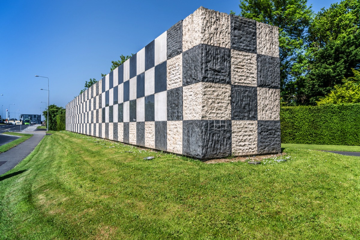 SEAN SCULLY WALL AND FLAGPOLES 010