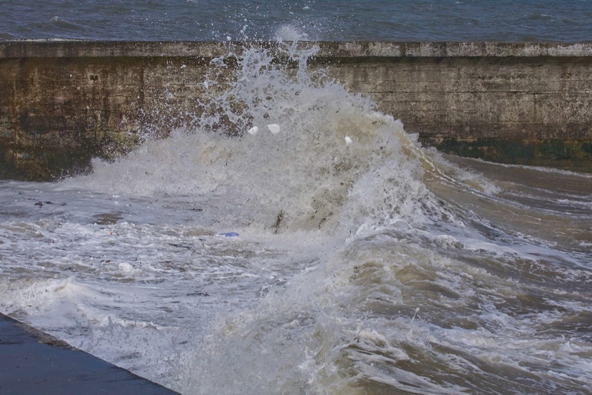 BLACKROCK BATHS AT THE TRAIN STATION  APRIL 2007  005