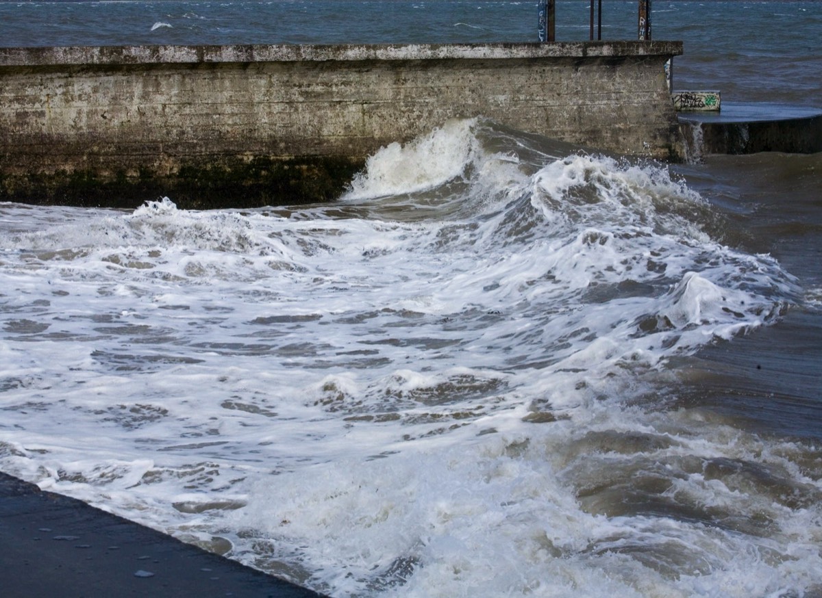 BLACKROCK BATHS AT THE TRAIN STATION  APRIL 2007  006